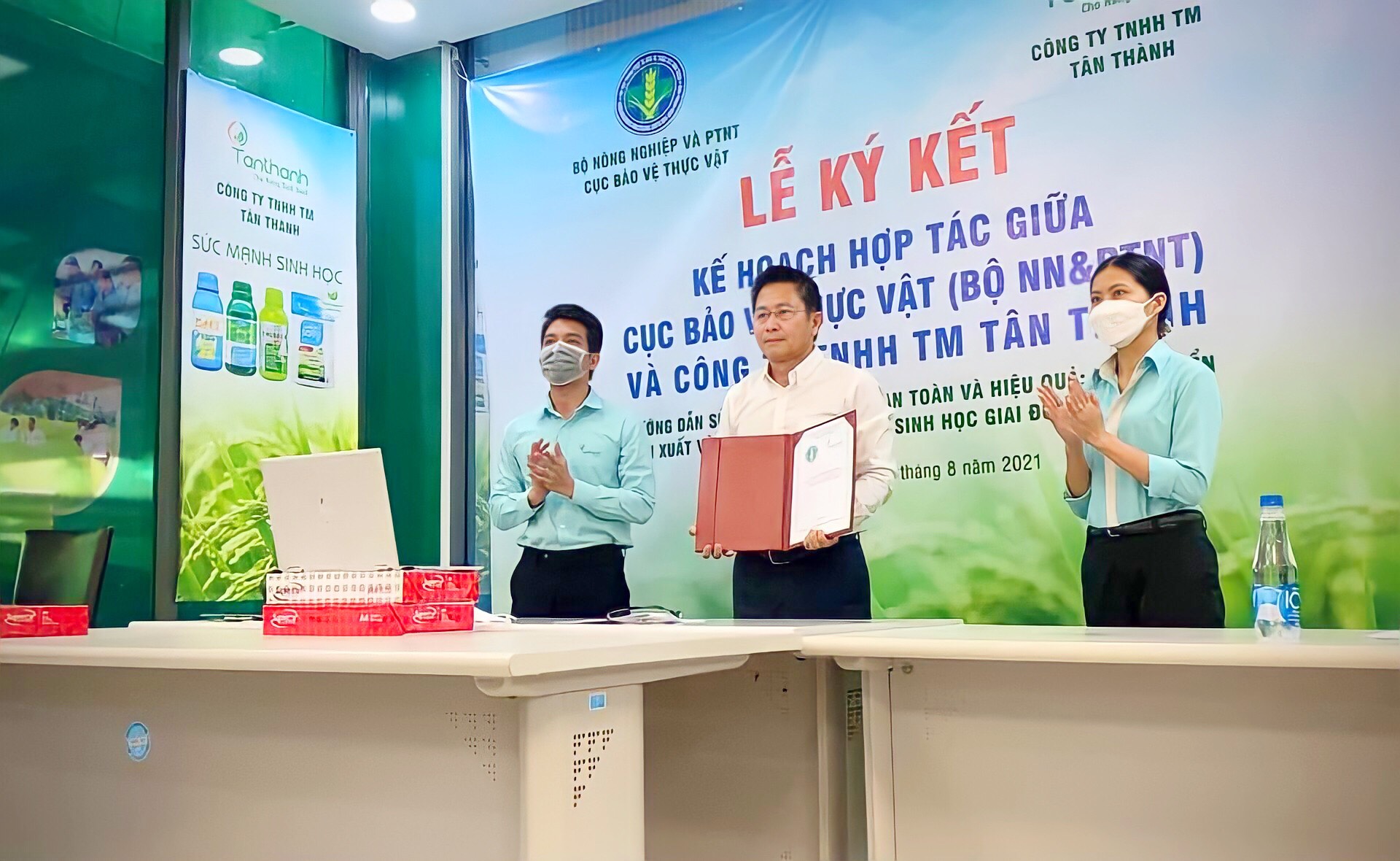 Tân thành ký kết