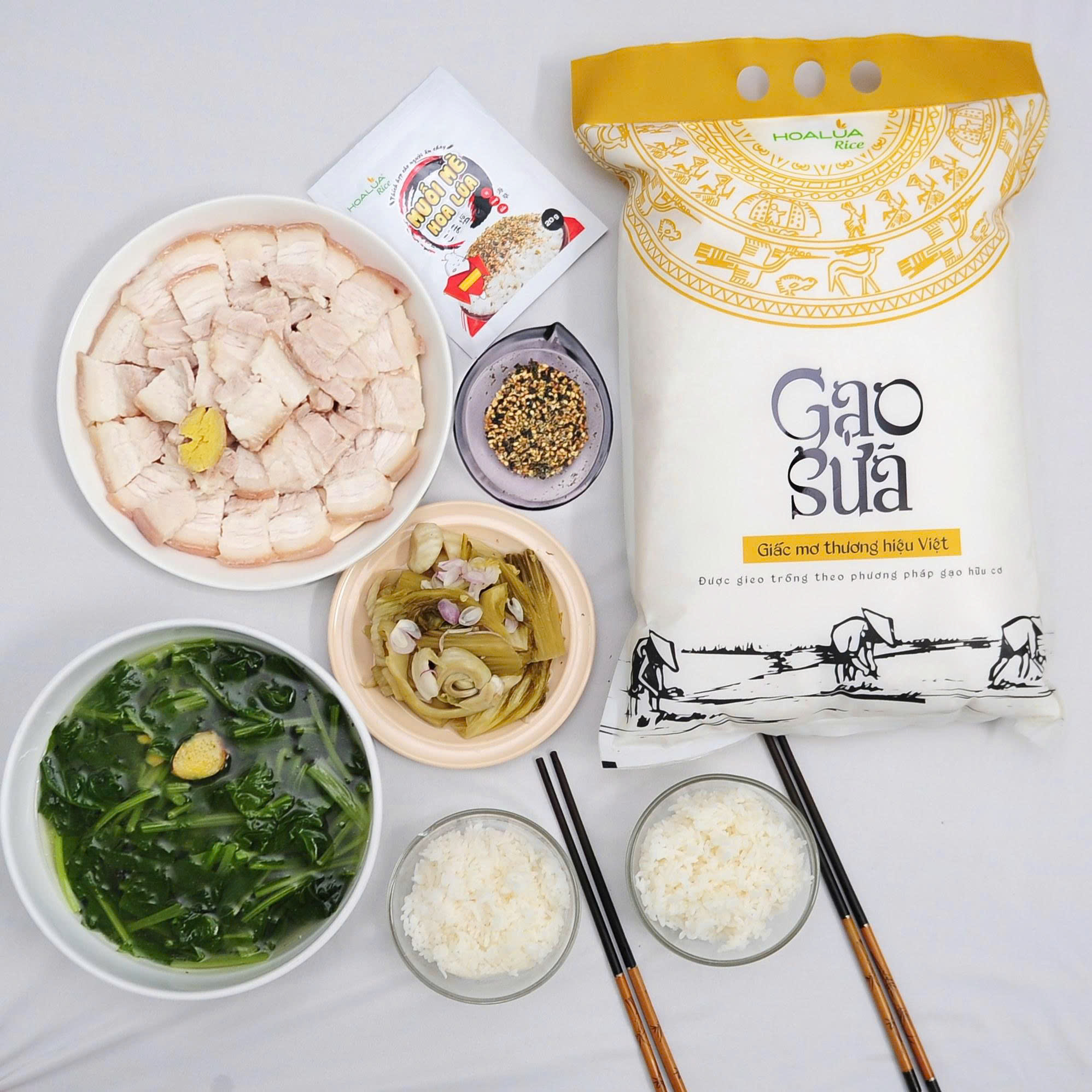 Từ cánh đồng xanh đến hạt gạo sạch